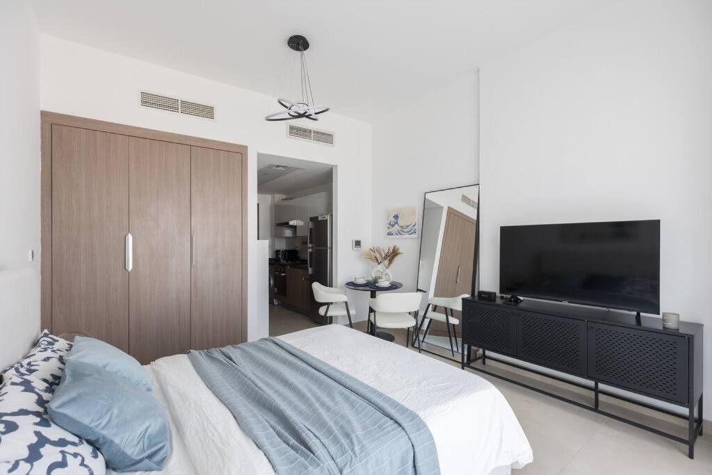 Colife Studio, Azizi Samia, Al Furjan 164 Apartment *